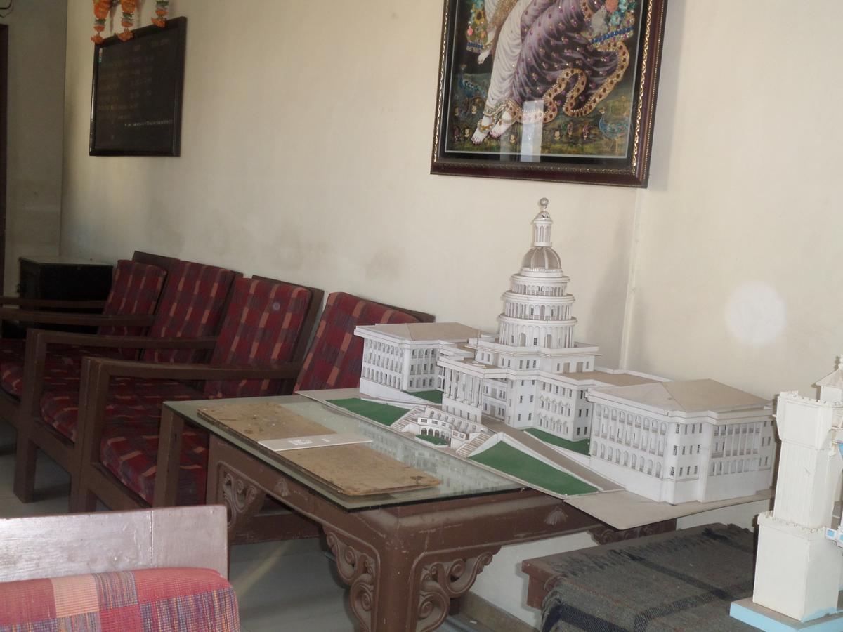 Vrindavan Lodge Solapur Bagian luar foto