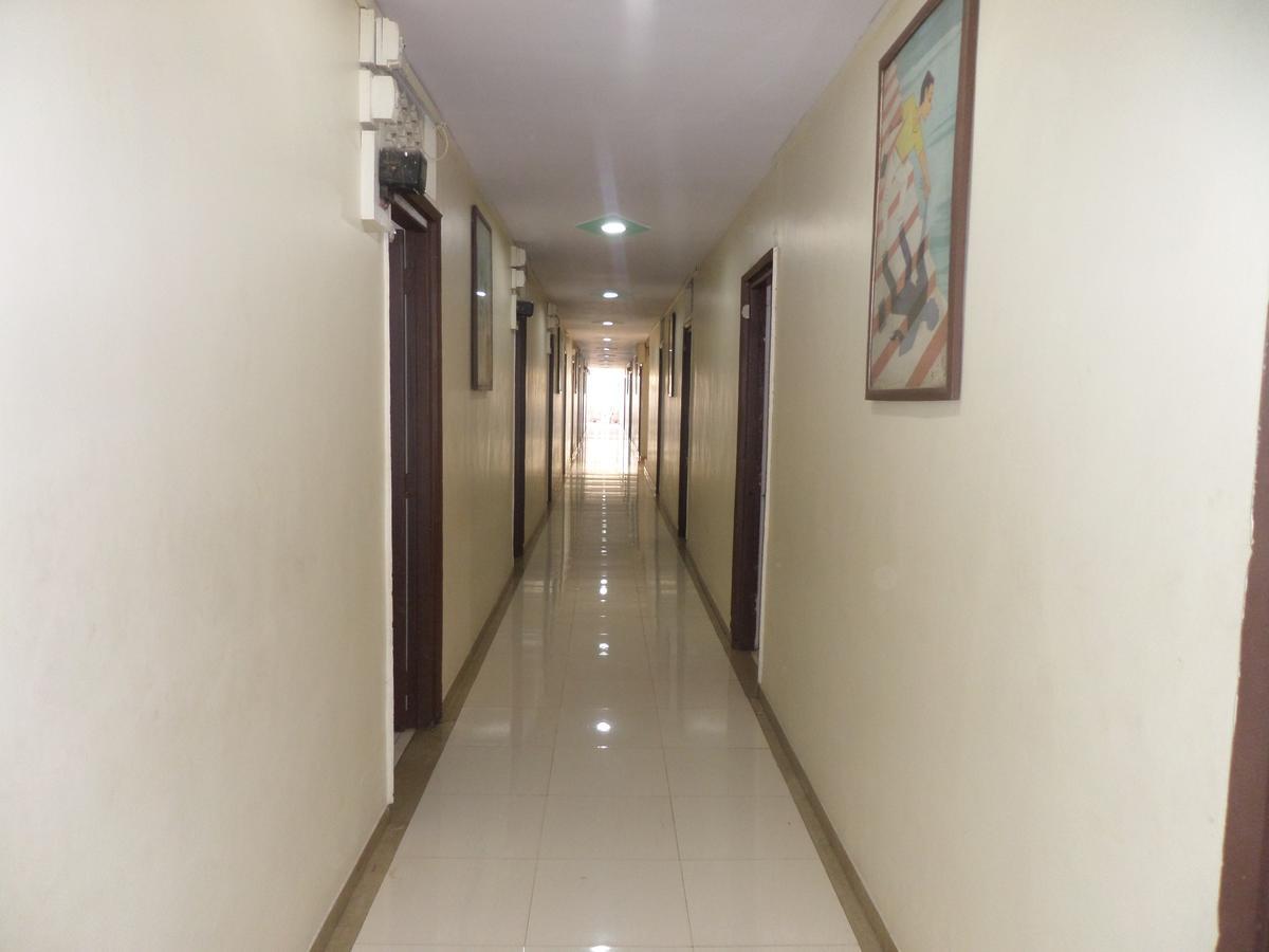 Vrindavan Lodge Solapur Bagian luar foto